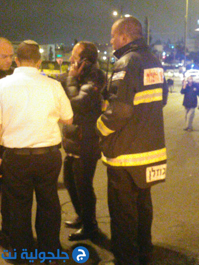 اصابة  شخصين بجراح  بالغة جراء إصطدام سيارة بمحطة باص في القدس